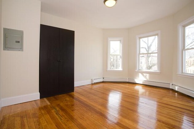 Foto del edificio - 14 Parker Hill Ave