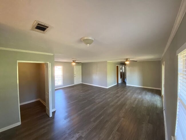 Foto del edificio - Text 501-258-4779 for showing