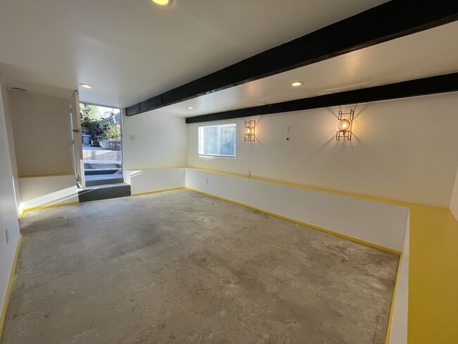 Building Photo - 1141 N Virgil Ave
