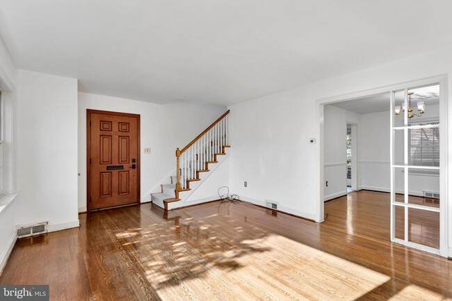 Building Photo - 1529 N Kenilworth St