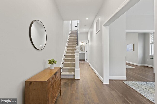 Foto del edificio - 631 N Columbus St