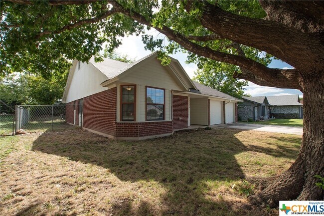 Building Photo - 1500 Clairidge Ave