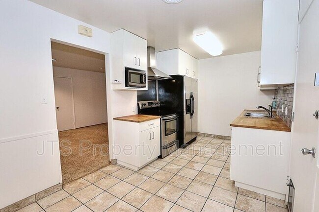 Building Photo - 800 Riverview Ct