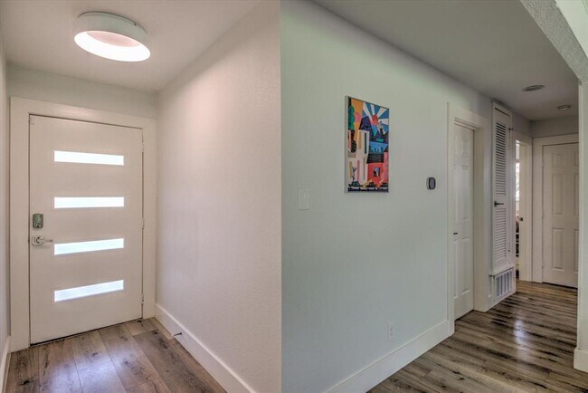 Building Photo - 2307 Peach Ct