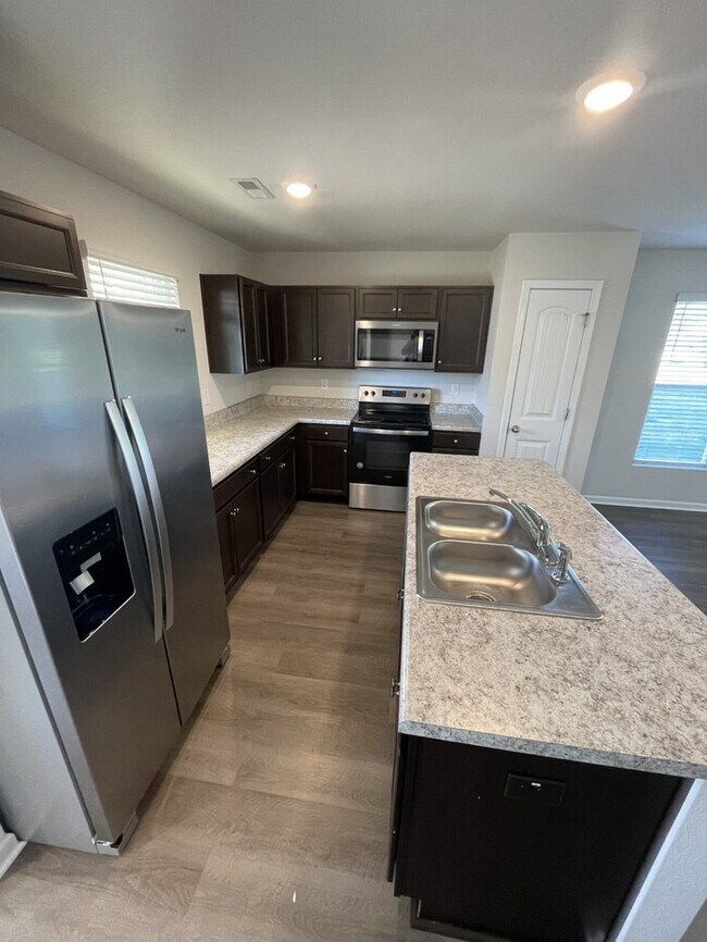 Foto del edificio - 3 Bedroom 2.5 Bath Townhouse