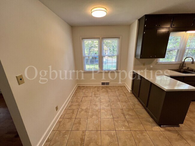 Building Photo - 1058 Irving St