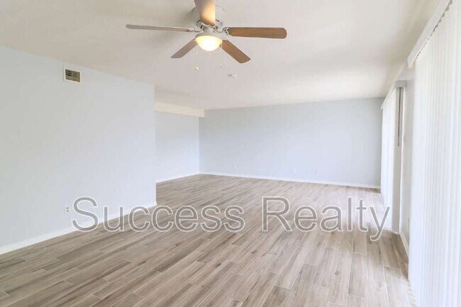 Building Photo - 4800 N Stanton St