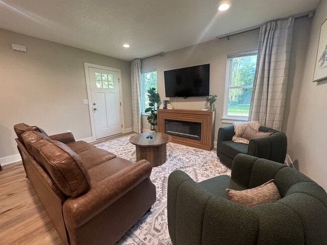 Foto del edificio - 1249 Kinsmoor Ave