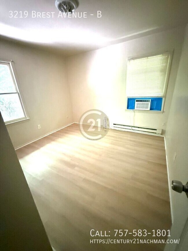 Foto del edificio - 3219 Brest Ave