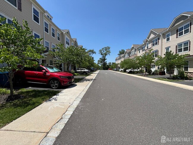 Foto del edificio - 1302 Hights Farm Rd N