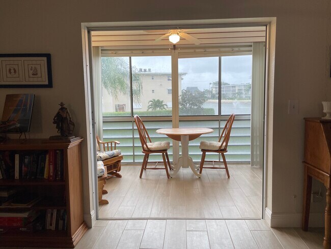 Florida room - 2724 Garden Dr N