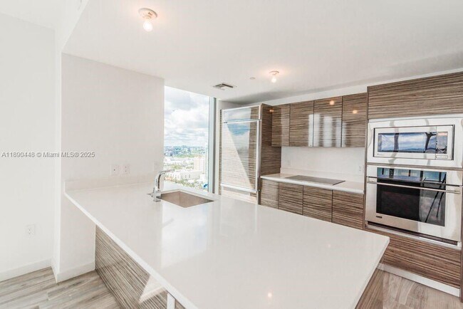 Foto del edificio - 460 NE 28th St