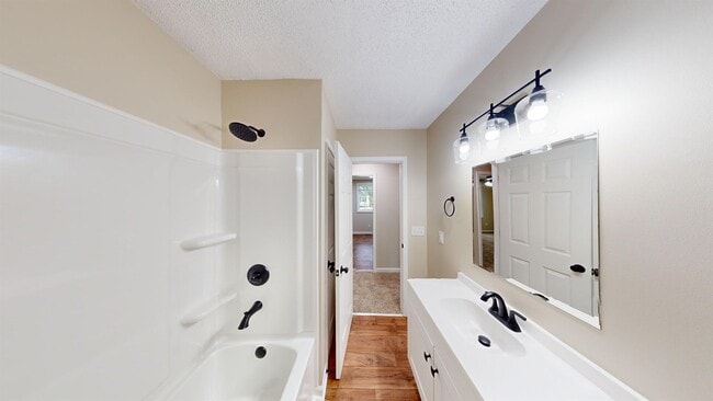 Building Photo - Cozy 2 bedroom 1 bath home. Conveniently located in the heart of Clarksville. - Enjoy Your First ...