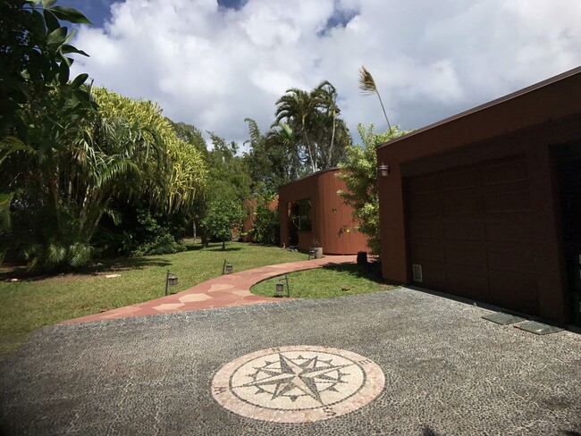 Building Photo - A Modernist Tropical Haven on Maui’s North...