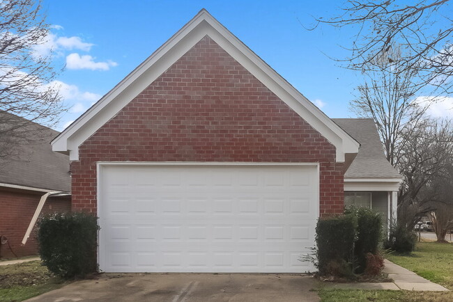 Building Photo - 923 Remington Cove