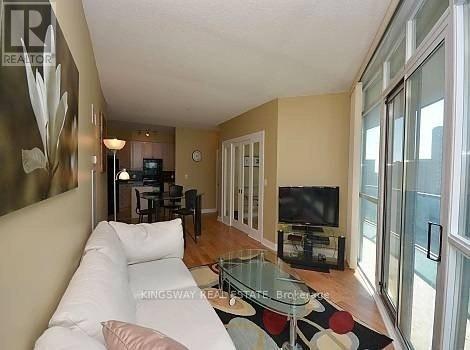 Photo du bâtiment - 80 Absolute Ave