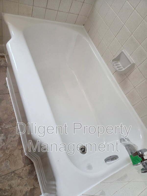 Building Photo - 399 Elmgrove Ave