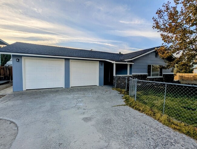 Building Photo - 4-bedroom house with a 2-car garage availa...