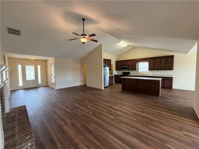 Building Photo - 2125 Savannah Dr