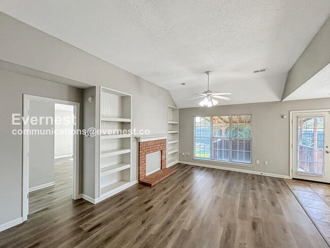 Foto del edificio - 1649 Central Trails Dr