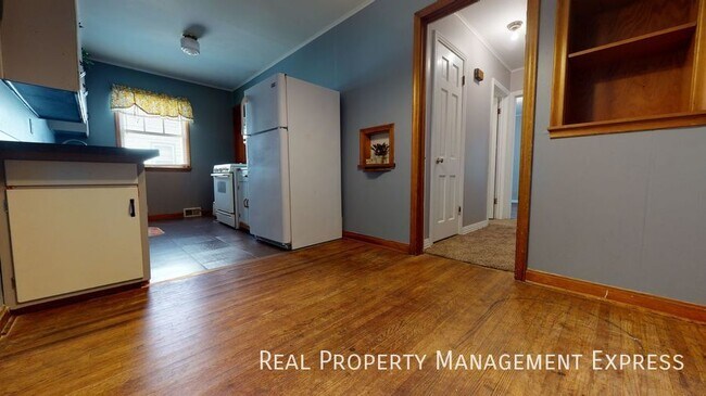 Building Photo - 1301 W 13th St