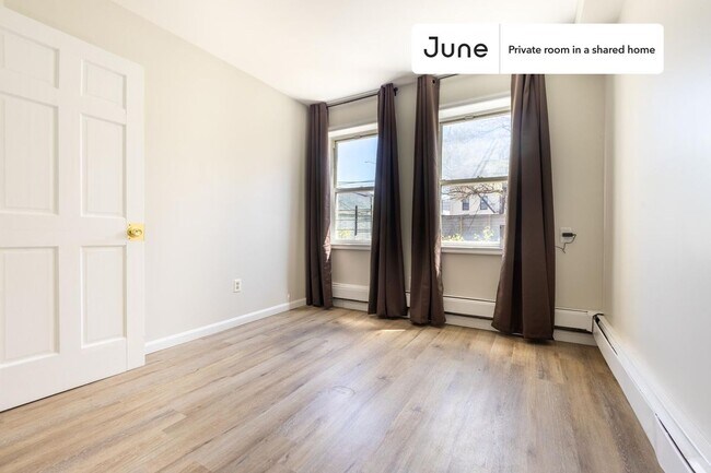 Foto del edificio - Room in Shared 4 bed/3 bath home