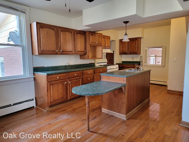 Building Photo - 2 br, 1 bath House - 548 Locust St