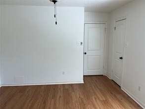 Building Photo - 9 Huntsmans Horn Cir