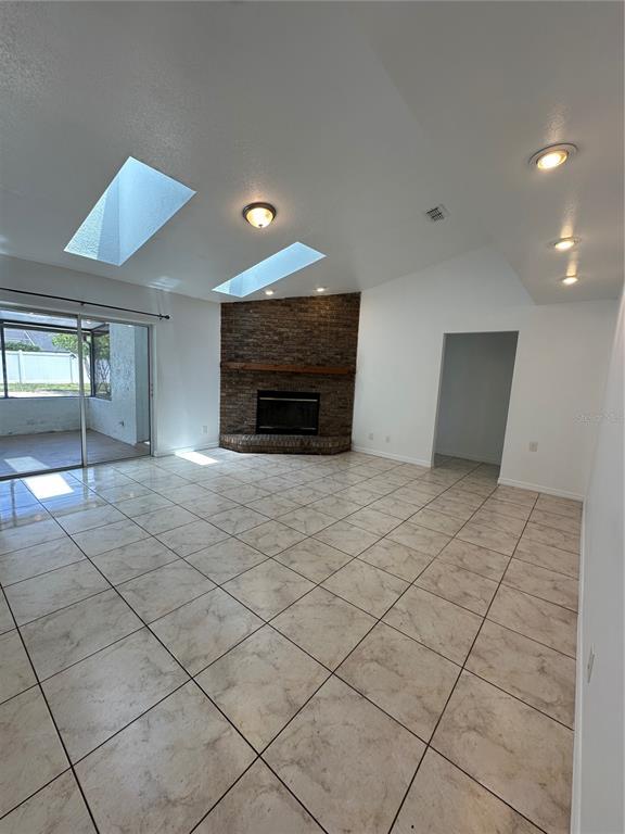 Building Photo - 5525 SE 43rd Ct