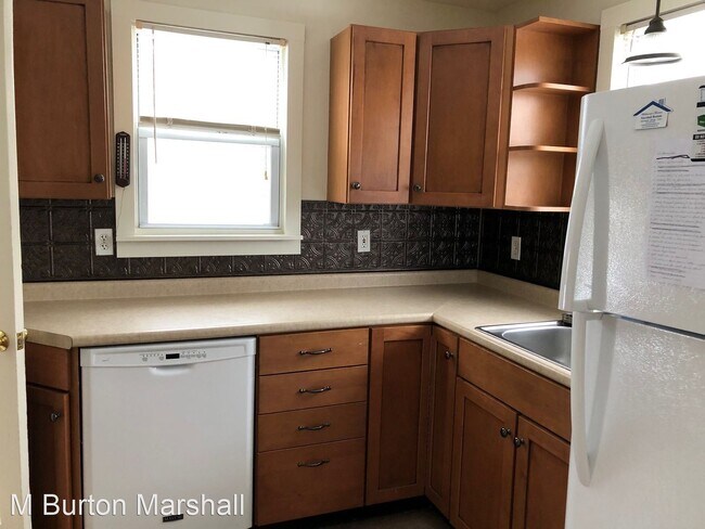 Building Photo - 3 br, 1 bath House - 73 Utica St