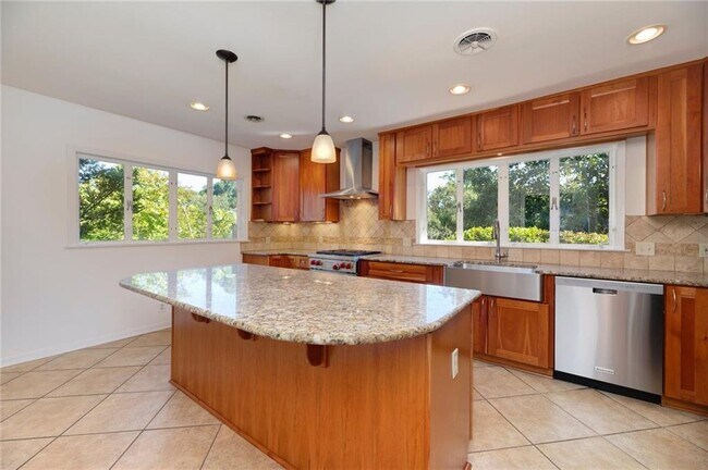 Building Photo - 2701 Greenlee Dr