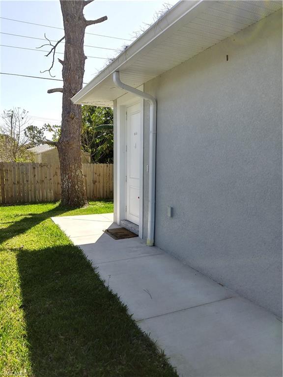 Building Photo - 852 100th Ave N