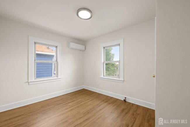 Foto del edificio - 82 Lincoln Ave