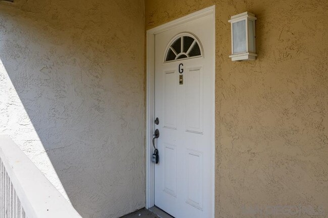 Building Photo - 8529 Villa La Jolla Dr
