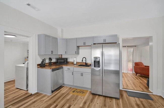 Foto del edificio - 521 E Water St