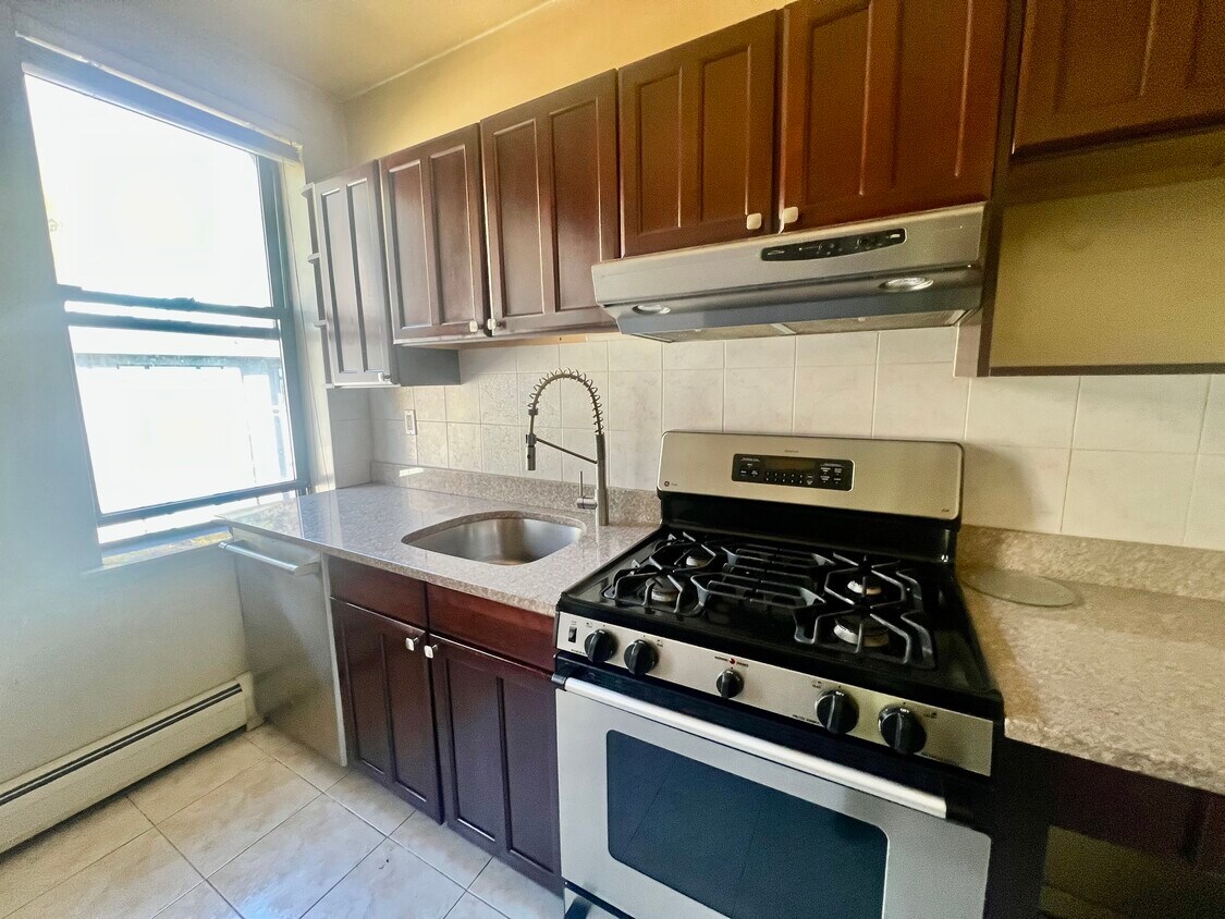 Foto principal - 553 Undercliff Ave