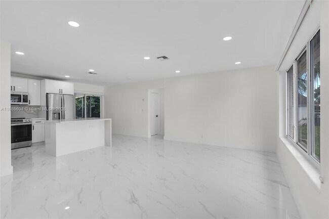 Building Photo - 6431 Roosevelt St