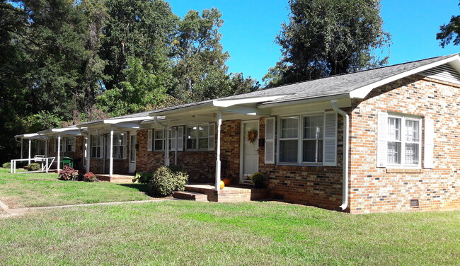 Outside of Property - 914 S Main St