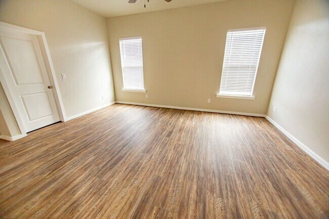 Foto del edificio - New Beginnings Start At AMRR: 4 bedroom available SOON in Frenship District!