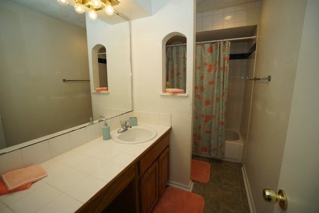 Foto del edificio - 3029 N Rockwell Ave