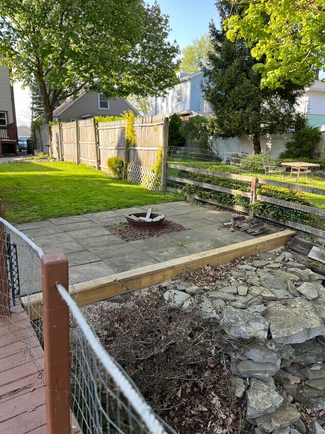 Primary Photo - 8727 Point Ave