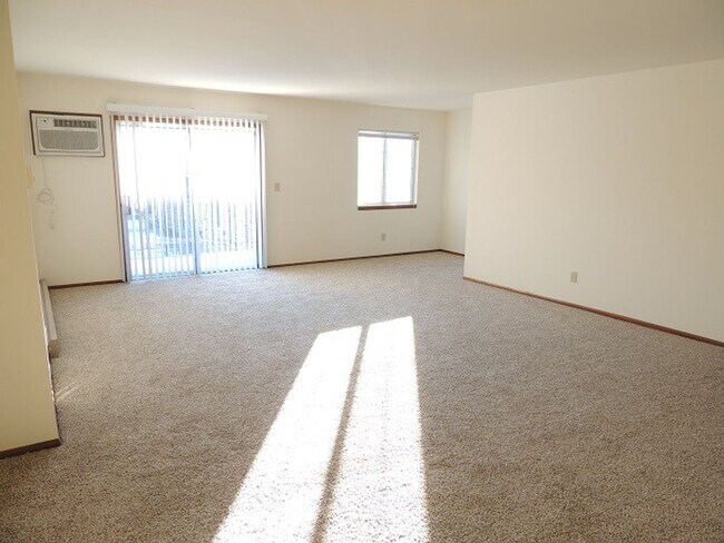 Foto del edificio - 726 Mansfield Ct