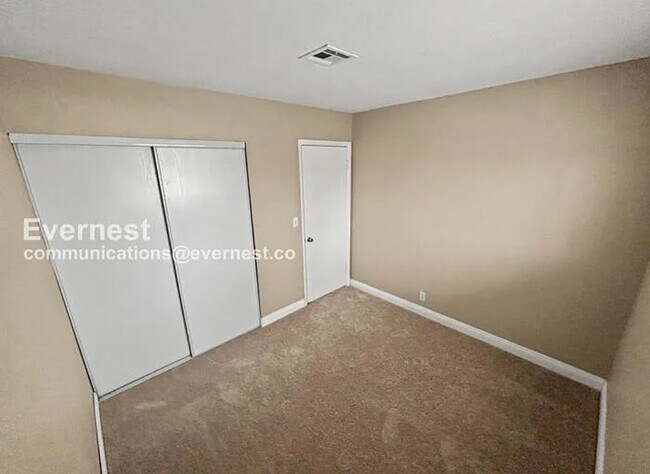 Foto del edificio - 6232 Carl Ave