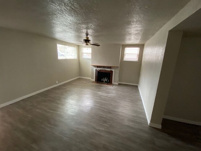 Building Photo - 619 S Grant Ave