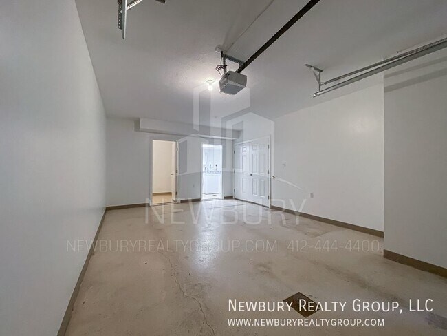 Building Photo - Embrace Luxury Living: Modern 2-Bed Townho...