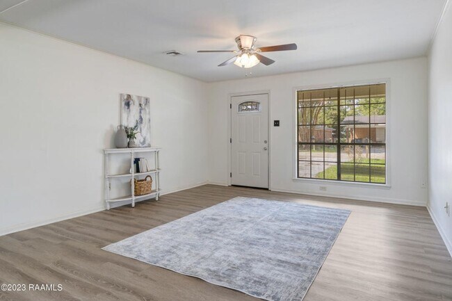 Building Photo - 3 bed, 2 bath brick-on-slab on Johnston Street