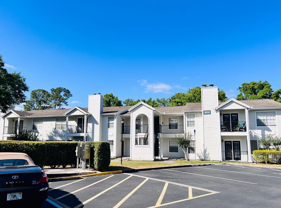 Primary Photo - 2550 N Alafaya Trail