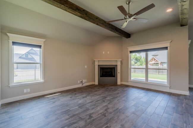 Building Photo - Beautiful Corner Lot 3 Bed 2 Bath Home in ...