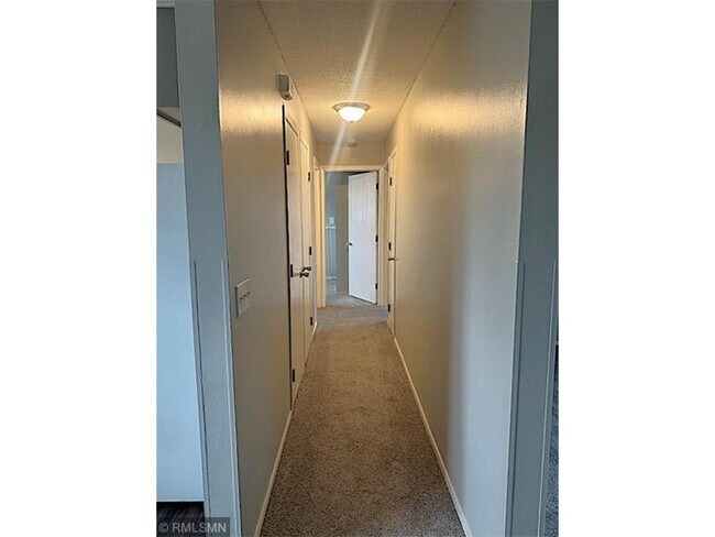 Foto del edificio - 880 E 6th St