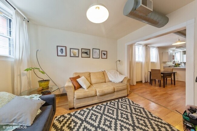 Foto del edificio - 613 W Surf St